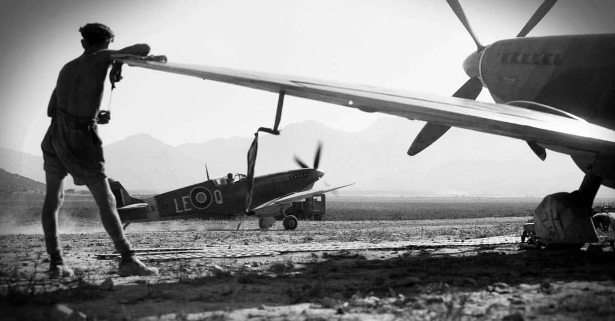 Supermarine Spitfire-Spitfire landing